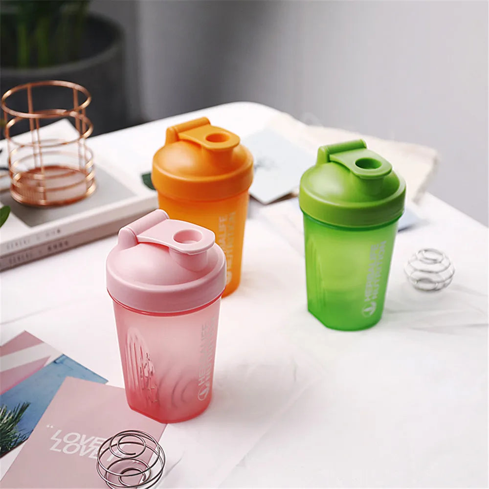 Protein Shaker Bottle Sport,Whey Powder Mixing Bottle Gym Shaker Outdoor Portable Plastic Drink Bottle